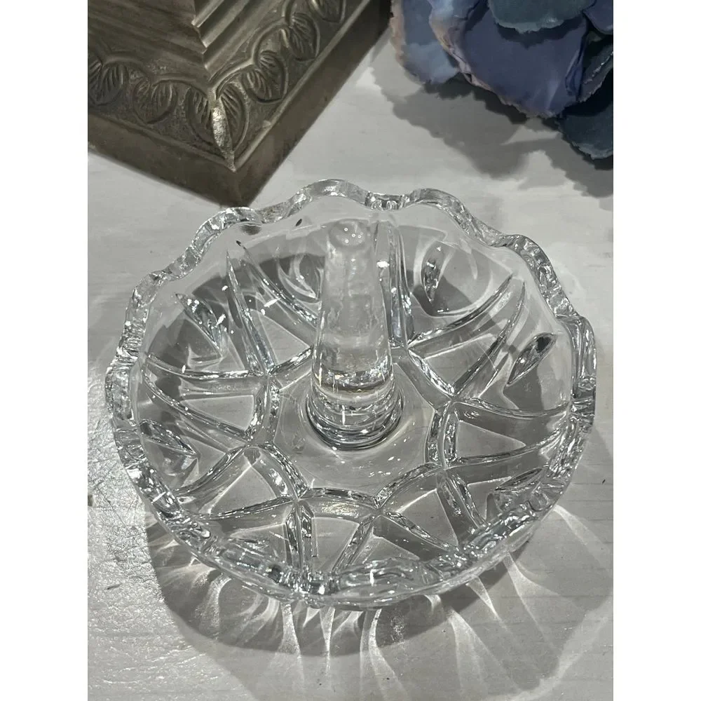 Vintage crystal hand cut ring holder‎